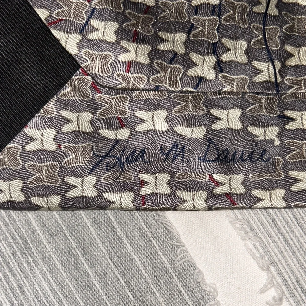 Ralph Marlin Abstract Dentist Tonal 2000 Dental Pattern Tie in greige and Cream